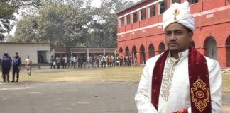 বিয়ের সাজে ভোটকেন্দ্রে বর, বললেন ‘আগে ভোট পরে বিয়ে’