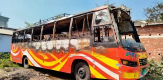 যশোরে বিএনপি নেতার পার্কিং করা ২ বাসে আগুন