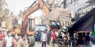 রমজানে যানজট কমাতে যশোরে ফুটপাত উচ্ছেদ অভিযান শুরু